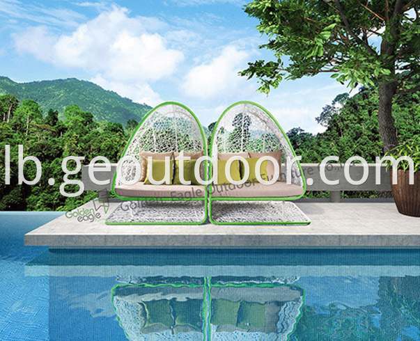 Outdoor garden wicker daybed